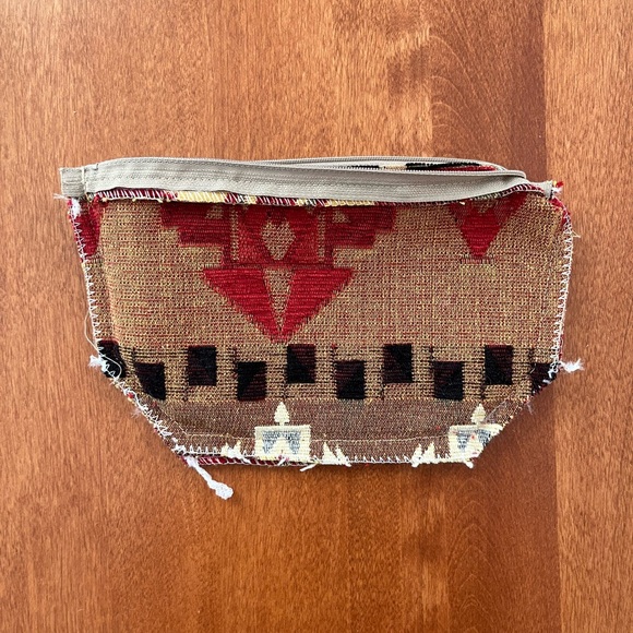 (Free) Aztec Print Make Up Bag - Picture 4 of 5